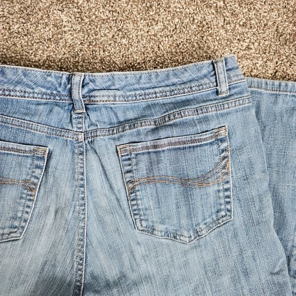 Charter Club Jeans Classic Fit Size Womens 10 Light Wash Denim 5-Pocket - Picture 3 of 8